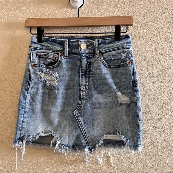 American Eagle Super Stretch High Rise Mini Distressed Skirt Size 0 - Picture 2 of 8